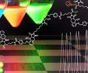 Lichtinduzierte Synthese ermöglicht ein maßgeschneidertes Moleküldesign. Vergleichbar einer bunten Perlenkette platzieren sich Bauteile an die gewünschte Stelle. (Grafik: KIT)