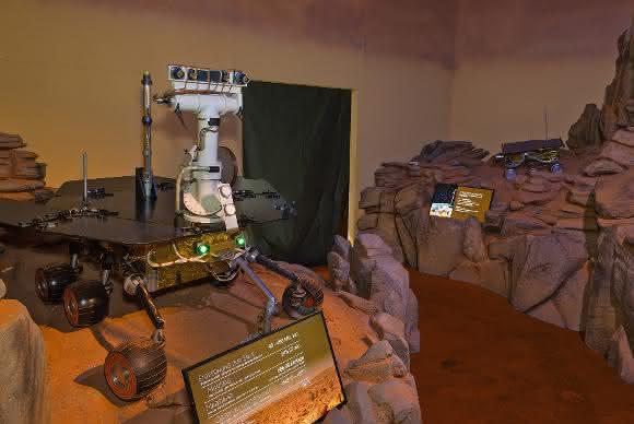 NASA-Rover Opportunity (links) und Sojourner NASA-Rover Opportunity (links) und Sojourner