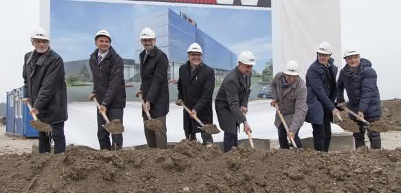 Spatenstich – an der B1 baut TGW ein neues Firmengebäude Spatenstich – an der B1 baut TGW ein neues Firmengebäude