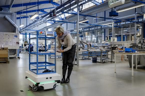 MiR100 Roboter MiR100 bei Elos Medtech