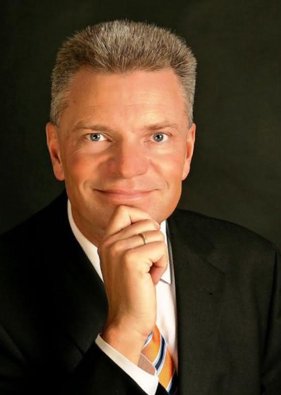 Prof. Dr.-Ing. Claus Emmelmann Prof. Dr.-Ing. Claus Emmelmann