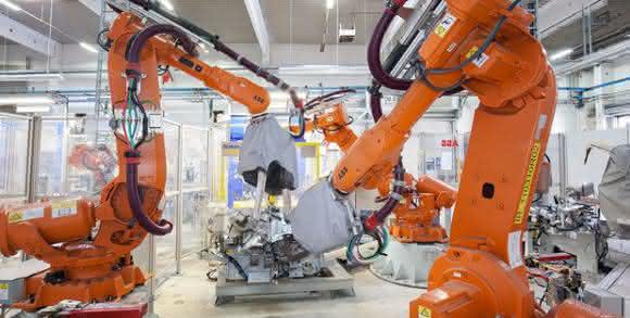 Roboterunterstützte Fertigungslinie Roboterunterstützte Fertigungslinie