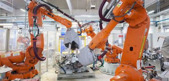 Roboterunterstützte Fertigungslinie