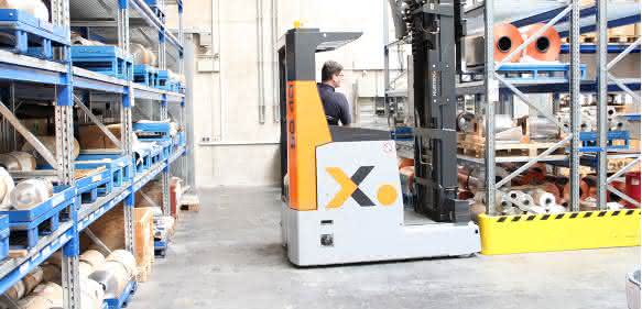 Hubtex bei Schlenk am Regalfach