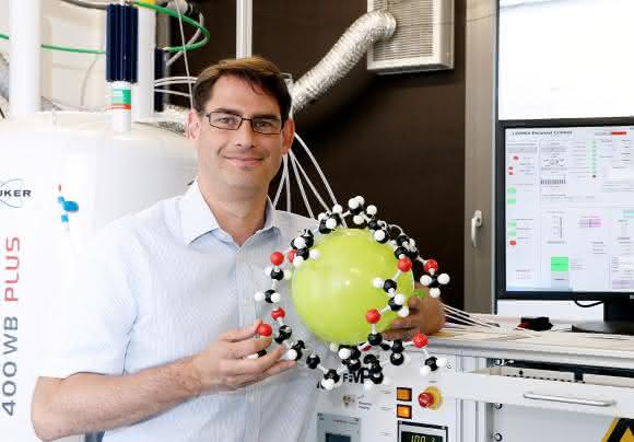 Die Arbeitsgruppe um den Physiker Leif Schröder entwickelt MRT-Verfahren mit einer Art „Fluxkompensator“. Nun soll sie zur Früherkennung von Parkinson eingesetzt werden. (Foto: FMP / Silke Oßwald)