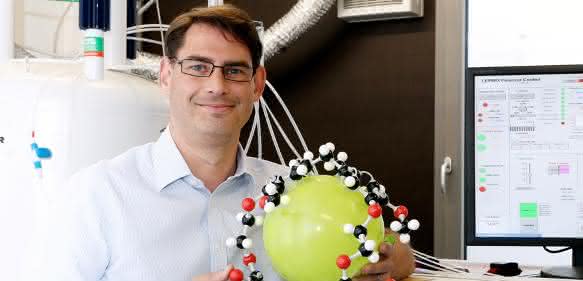 Die Arbeitsgruppe um den Physiker Leif Schröder entwickelt MRT-Verfahren mit einer Art „Fluxkompensator“. Nun soll sie zur Früherkennung von Parkinson eingesetzt werden. (Foto: FMP / Silke Oßwald)