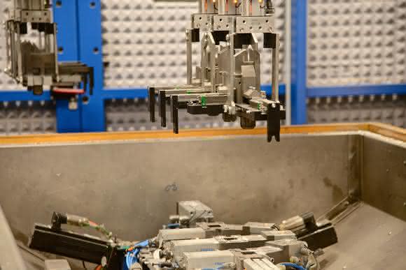 Highspeed-Fräsen im Doppelpack: Aluprofile präzise bearbeiten mit Robotern