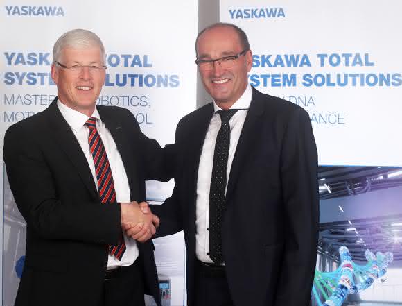 Yaskawa Stern (links) begruesst Gauss (rechts)