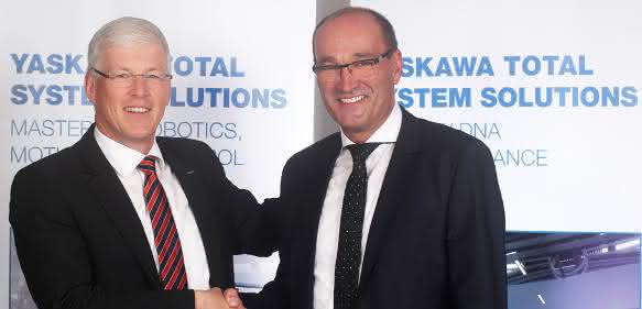 Yaskawa Stern (links) begruesst Gauss (rechts) Yaskawa Stern (links) begruesst Gauss (rechts)