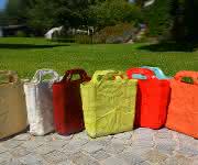 Weltpremiere der „Knittertasche soft“ – was so einfach aussieht, stellt hohe Ansprüche an den Formenbau. (Bilder: Haidlmair)