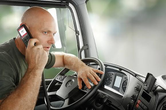 Autotelefon-Update: Pei Tel bietet stummen Notruf und Panik-SMS
