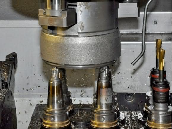 Vertikaldrehmaschine mit Mehrspindelkopf Vertikaldrehmaschine mit Mehrspindelkopf