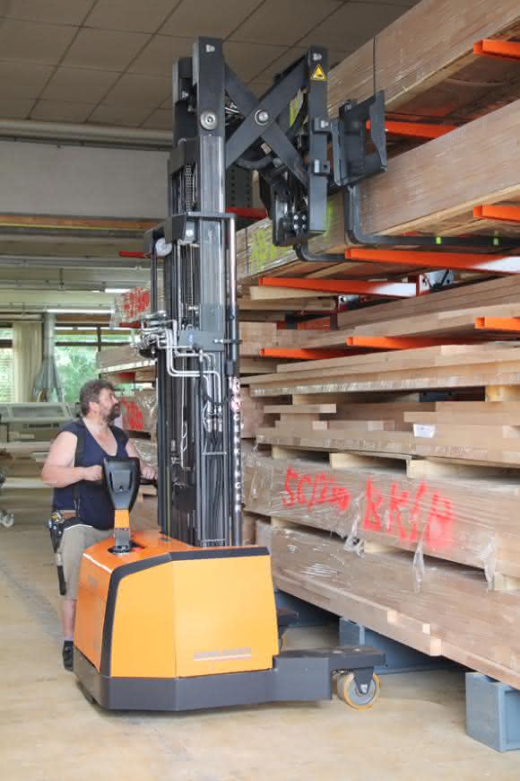 Treppenbau Wiehl Holzhandling in der Höhe