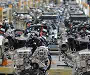 Motoren-Vormontage bei Magna