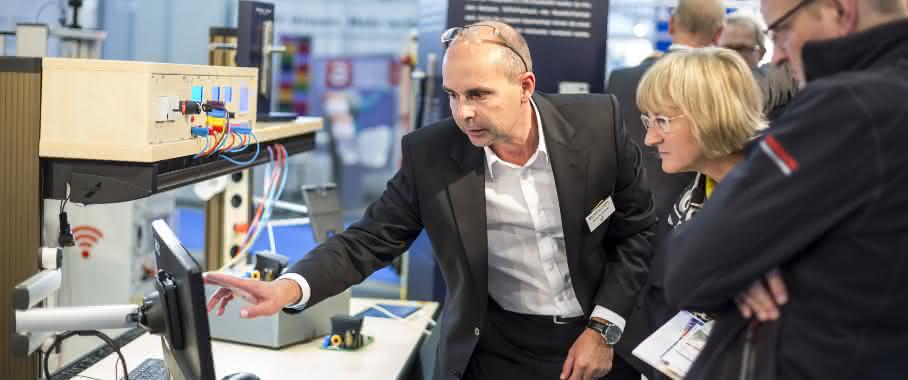Smart Factory von Elabo Smart Factory von Elabo auf der IT & Business 2015