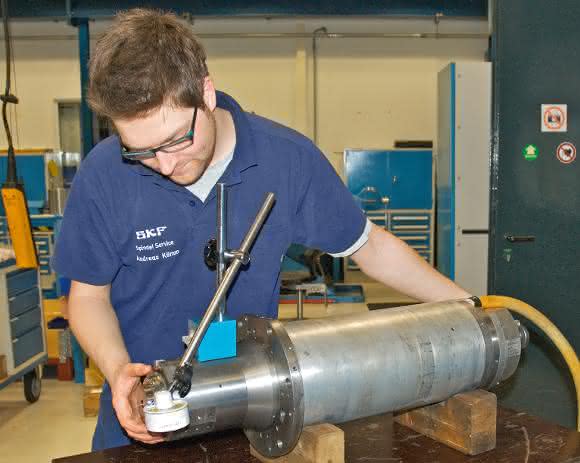 Mitarbeiter des SKF Spindel Service Centers
