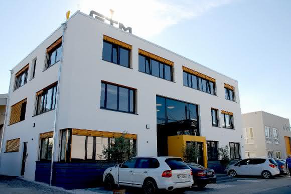 GTM investiert in Standort Bickenbach: Das Design der neuen GTM-Gebäudegruppe ist auf das Corporate Design und die Hausfarbe Gelb von GTM ausgerichtet. © GTM