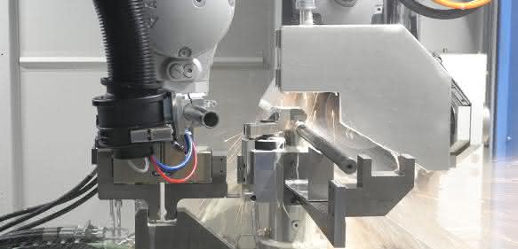 KUKA KR QUANTEC Trennen bei Wieland Anlagentechnik
