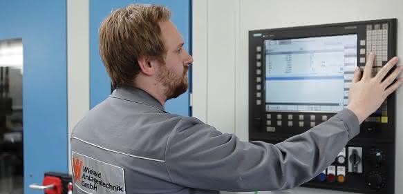 KUKA KR QUANTEC bei Wieland Anlagentechnik Steuerung KUKA KR QUANTEC bei Wieland Anlagentechnik Steuerung