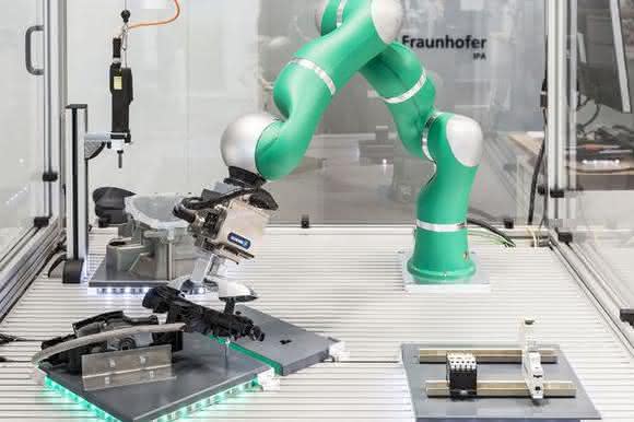Die Software Pitasc ermöglicht feinfühlige, automatisierte Montageprozesse für Roboter aller Hersteller. (Foto: Fraunhofer IPA) Die Software Pitasc ermöglicht feinfühlige, automatisierte Montageprozesse für Roboter aller Hersteller. (Foto: Fraunhofer IPA)