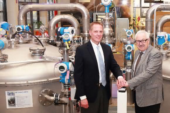 Gemeinsames Testzentrum Endress und Rockwell Gemeinsames Testzentrum Endress und Rockwell