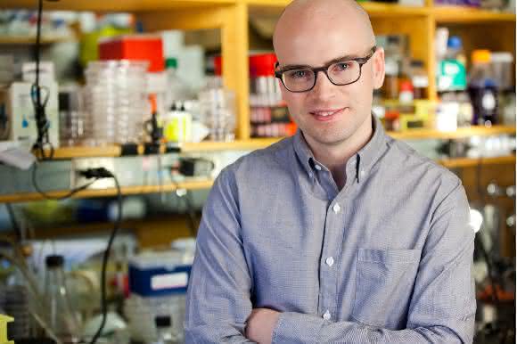Professor Dr. Knut Drescher lehrt Biophysik an der Philipps-Universität und erhält einen „Starting Grant“ des europäischen Forschungsrates ERC. (Foto: Zachary Donnell)