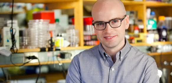 Professor Dr. Knut Drescher lehrt Biophysik an der Philipps-Universität und erhält einen „Starting Grant“ des europäischen Forschungsrates ERC. (Foto: Zachary Donnell)