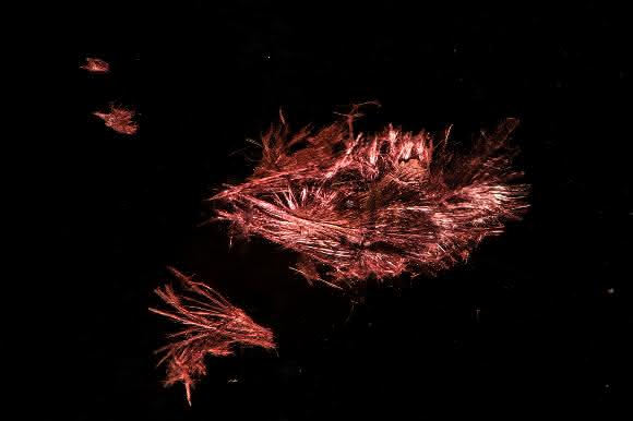 Nadeln des flexiblen Halbleitermaterials aus Zinn, Iod und Phosphor (SnIP) mit Doppelhelix-Struktur - Fachgebiet für Synthese und Charakterisierung innovativer Materialien der TU München. Bild: Andreas Battenberg / TUM