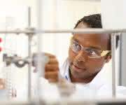 Dem Team um Nuno Maulide von der Universität Wien ist es gelungen, eine wesentlich einfachere Reaktion zur Herstellung von Pyridinen zu finden (Copyright: Universität Wien).