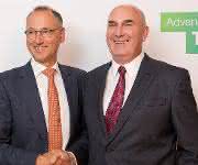 Werner Baumann (links), Vorsitzender des Vorstands der Bayer AG, und Hugh Grant, Chairman und Chief Executive Officer von Monsanto. (Bild: Bayer AG) Werner Baumann (links), Vorsitzender des Vorstands der Bayer AG, und Hugh Grant, Chairman und Chief Executive Officer von Monsanto. (Bild: Bayer AG)