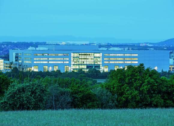 Technologiefabrik Scharnhausen bei Nacht Technologiefabrik Scharnhausen