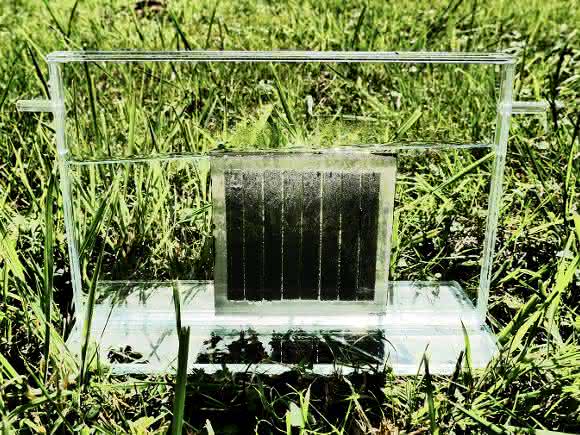 Das Konzept ist für jede Dünnschicht-Photovoltaik-Technologie und verschiedene Elektrolysearten anwendbar. Copyright: Forschungszentrum Jülich