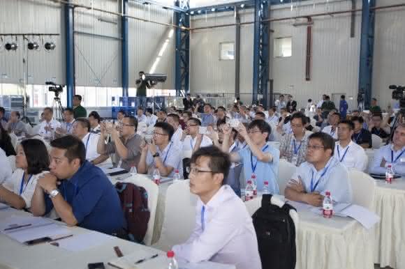 Besucher des Schuler-Innovationstages Schuler eröffnet Vorführzentrum in Tianjin