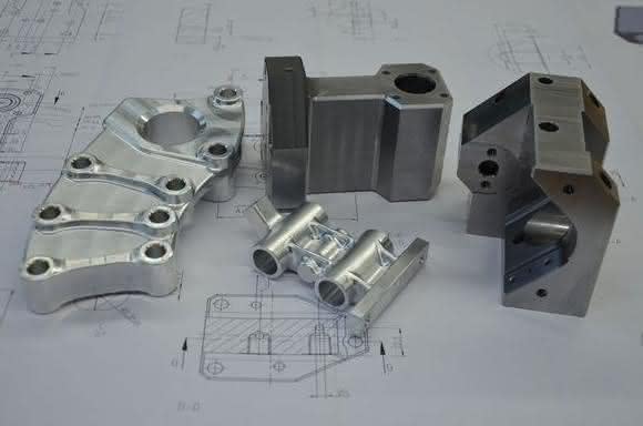 Anbauteile für hydraulische Spannvorrichtungen