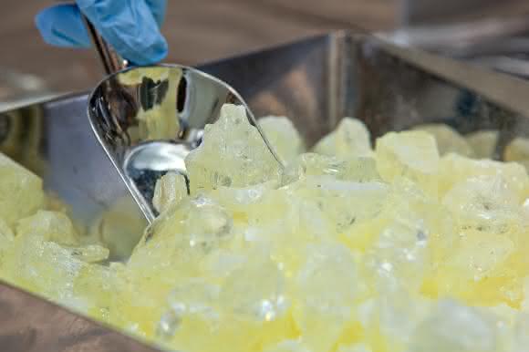 Hochreines OLED Material: Bis 2018 will Merck einer der führenden Anbieter von OLED-Materialien sein und alle für OLED-Displays notwendigen chemischen Materialien aus einer Hand liefern (Bild: © Merck KGaA, Darmstadt)