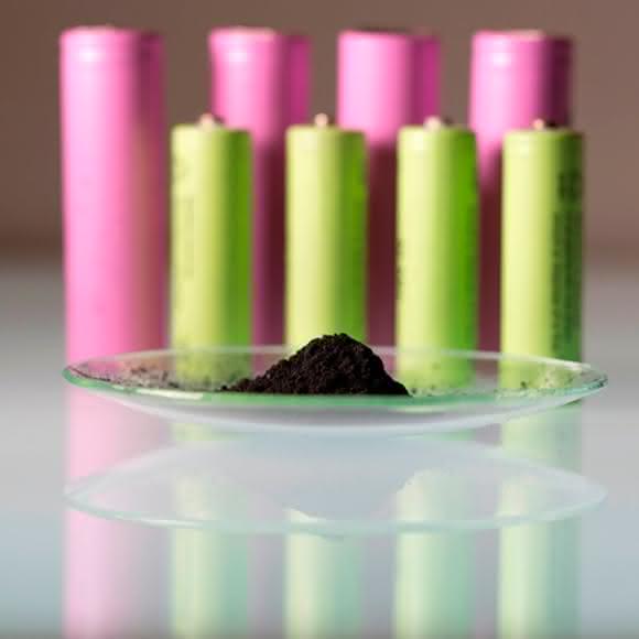 Wertvolle Batteriematerialien sollen durch ein neues Verfahren zurückgewonnen werden. © K. Selsam-Geißler, Fraunhofer ISC