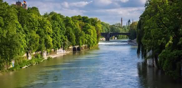 In bayerischen Gewässern ist die Konzentration an Silbernanopartikeln sehr gering. (Bild: Andy Ilmberger/Fotolia) In bayerischen Gewässern ist die Konzentration an Silbernanopartikeln sehr gering. (Bild: Andy Ilmberger/Fotolia)