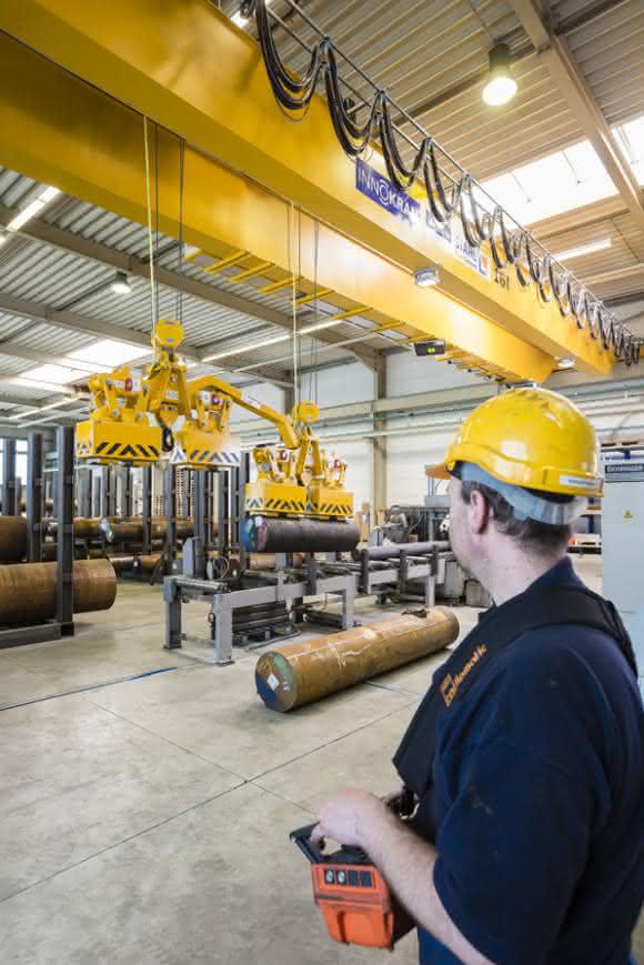 Stahl CraneSystem 14 Tonnen hängen am Magneten