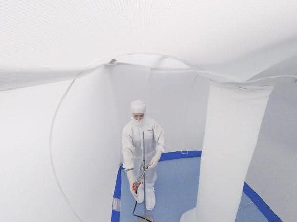 Das »Clean Multipurpose Cover« ist das weltweit erste Reinraumsystem, das sich flexibel errichten lässt und Produkte beim Transport vor Kontaminationen schützt. (Quelle: Fraunhofer IPA, Foto: Rainer Bez)