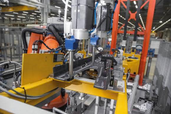 Vollautomatischer Klebstoffauftrag
