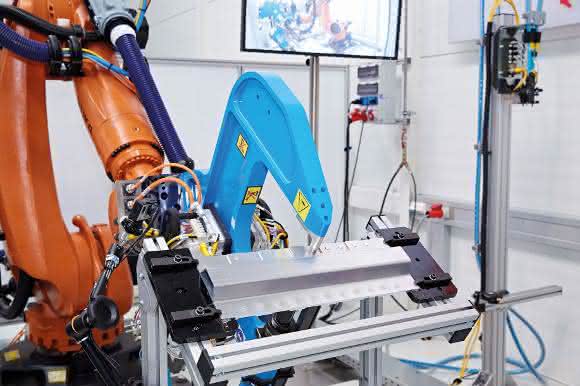 Hybridfügen mit SCA- und Henrob-Technik Hybridfügen mit SCA- und Henrob-Technik