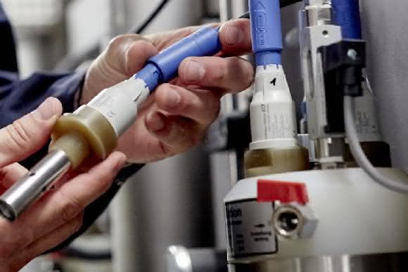 Liquiline und Memosens von Endress+Hauser sind auf die Anforderungen vieler verschiedener Branchen und Anwendungen zugeschnitten. Vielfältig einsetzbar: Liquiline und Memosens von Endress+Hauser sind auf die Anforderungen vieler verschiedener Branchen und Anwendungen zugeschnitten. Hier überwacht ein Liquiline-Transmitter mit Memosens-Leitfähigkeitssensoren den Wasser-/Dampfkreislauf eines Kraftwerks.