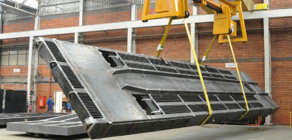Lastwendegerät „Rotomax“ von Vetter Krantechnik