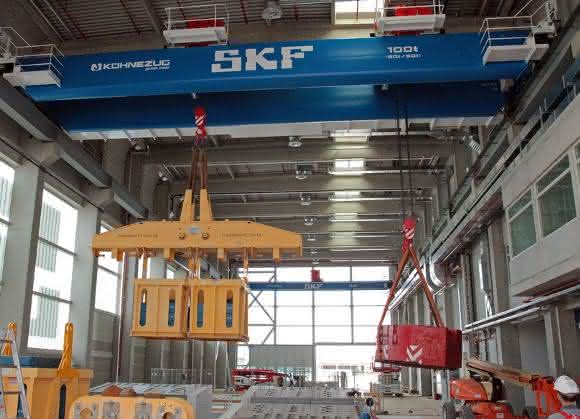 Stresstest Hauptkran SKF Großlager-Prüfzentrum