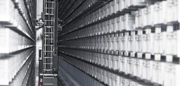 Automatisches Kleinteilelager mit TGW-Regalbediengeräten im bestehenden Thomann-Lager Automatisches Kleinteilelager mit TGW-Regalbediengeräten im bestehenden Thomann-Lager