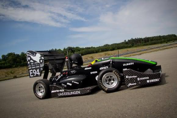 Nachhilfe im Schweißen: Rehm unterstützt Racing Team der Hochschule Esslingen