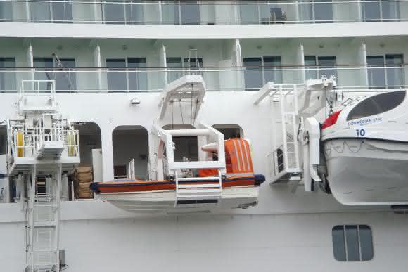 Strukturdämpfer Tubus TR-L an Rettungsbooten Strukturdämpfer Tubus TR-L an Rettungsbooten