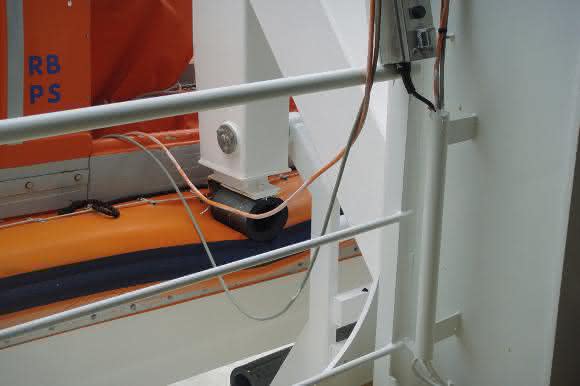 Strukturdämpfer Tubus TR-L an Rettungsbooten Strukturdämpfer Tubus TR-L an Rettungsbooten