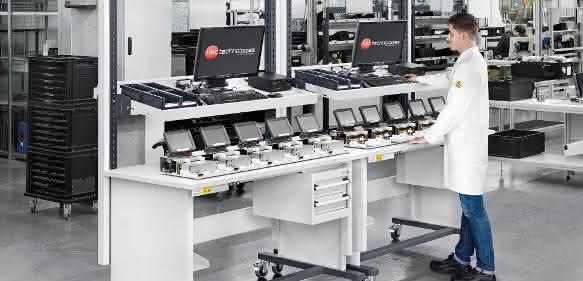 ESD-Arbeitsplätze in der Monitormontage ESD-Arbeitsplätze in der Monitormontage Bott