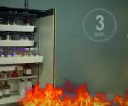 asecos Sicherheitsschränke schützen die eingelagerten Chemikalien bei Feuerausbruch bis zu 90 min.